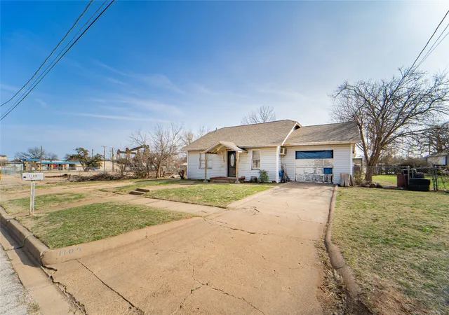 Homes for sale in Breckenridge, TX | 1109 W Elm St, Breckenridge, TX 76424 | MLS# 21186444