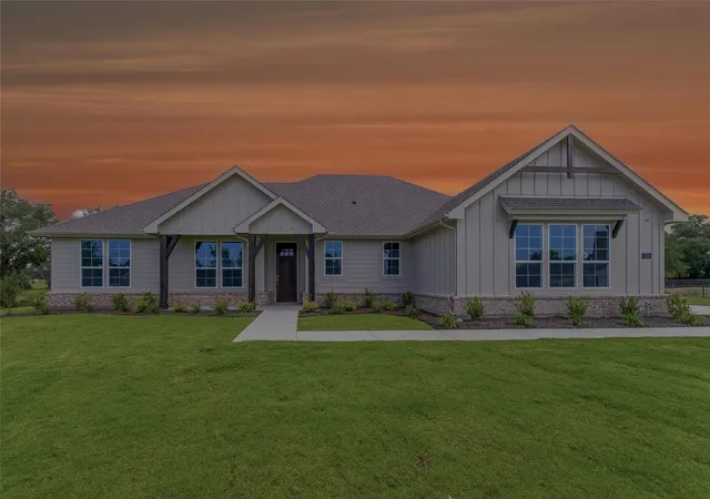 Homes for sale in Springtown, TX | 156 Oak Grove Wy, Springtown, TX 76082 | MLS# 21190079