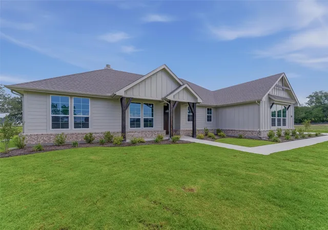 Homes for sale in Springtown, TX | 156 Oak Grove Wy, Springtown, TX 76082 | MLS# 21190079