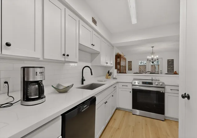 Listing Photo 5 - Condo for sale in building located at 5939 Copperwood Ln, Dallas, TX 75248 - Unit #1153