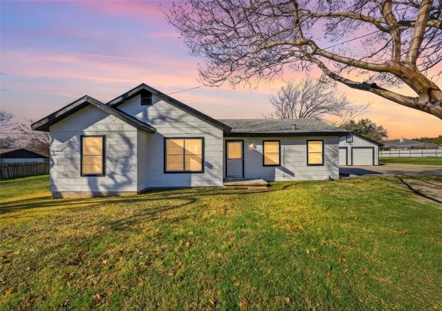 Photo 2 of Single family home for sale at 901 S Old Robinson Rd, Robinson, TX 76706 | MLS# 21190161 | Listing updated on 2026-07-14