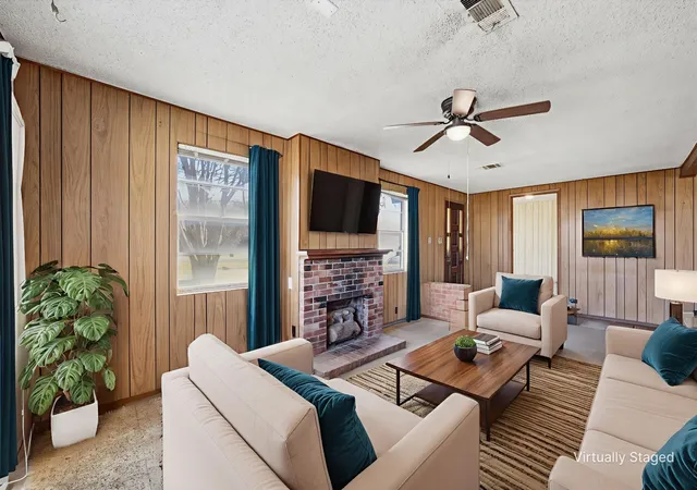 Photo 3 of Single family home for sale at 901 S Old Robinson Rd, Robinson, TX 76706 | MLS# 21190161 | Listing updated on 2026-07-14