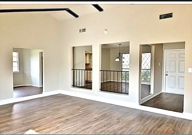 Photo 3 of Single family home for sale at 2752 Meadow Isle Ln, Dallas, TX 75237 | MLS# 21190445 | Listing updated on 2026-09-23
