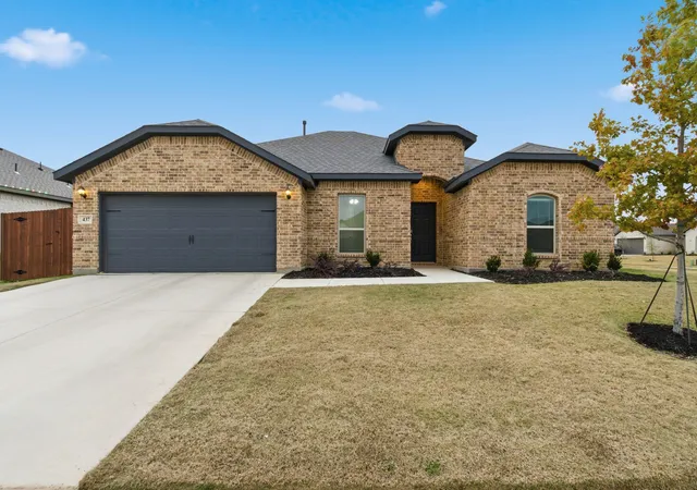 Photo 4 of Sale Pending at 437 Falcon Wy, Azle, TX 76020 | MLS# 21189084 | Listing updated on 2026-07-24