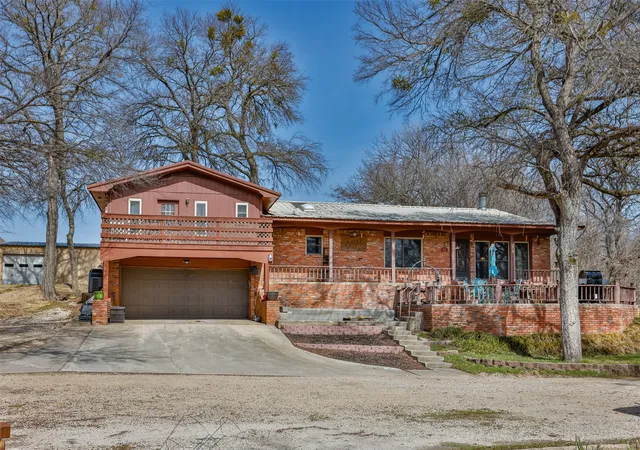 Single family home for sale at 231 Hickory St, Lindsay, TX 76250 | MLS# 21189593
