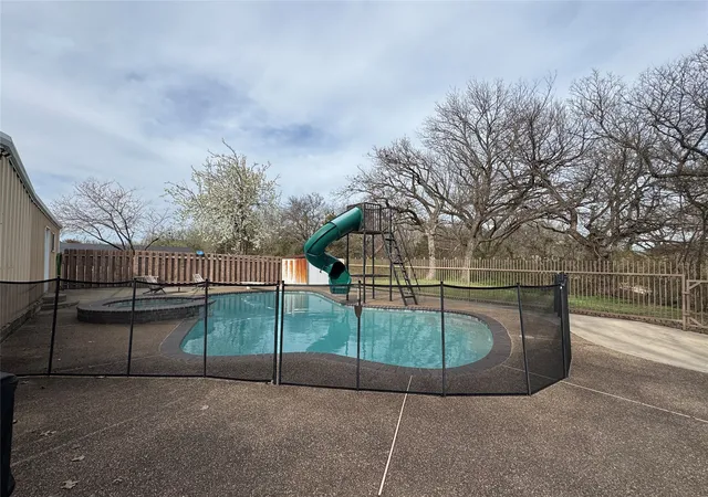 Homes for sale in Lindsay, TX | 231 Hickory St, Lindsay, TX 76250 | MLS# 21189593