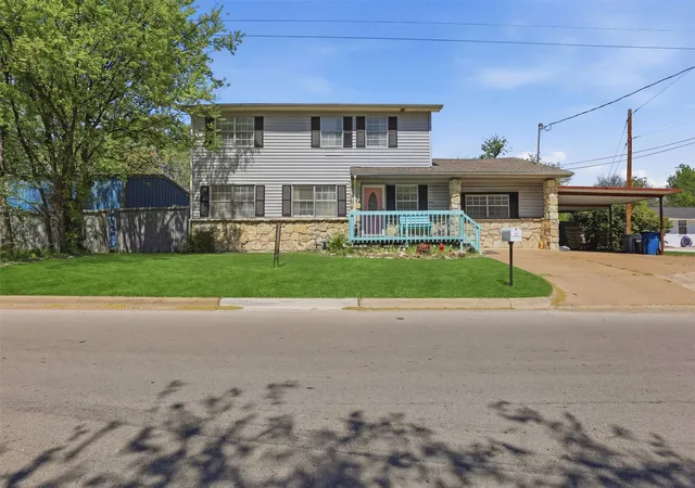 Homes for sale in Granbury, TX | 500 W Rucker St, Granbury, TX 76048 | MLS# 21177984