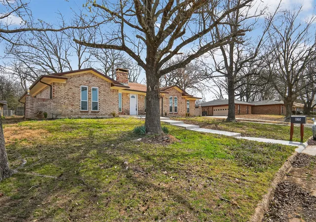 Homes for sale in Paris, TX | 835 38th St Se, Paris, TX 75462 | MLS# 21186386