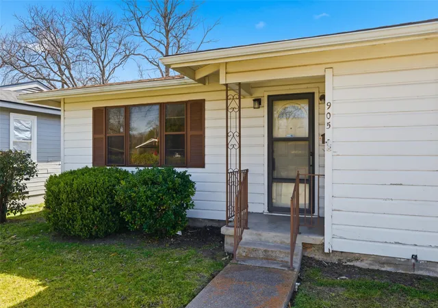 Photo 3 of Single family home for sale at 905 Carver St, Waco, TX 76704 | MLS# 21179977 | Listing updated on 2026-09-18
