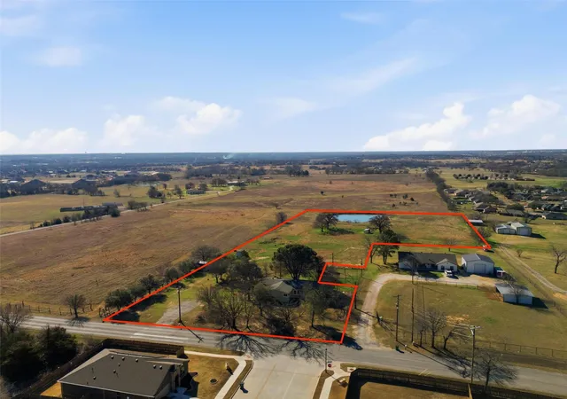 Photo 2 of Single family home for sale at 1050 Stadium Dr, Joshua, TX 76058 | MLS# 21190246 | Listing updated on 2026-09-16