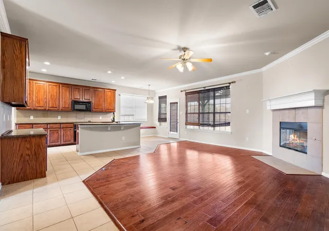 Photo 3 of Single family home for sale at 1128 Patch Grove Dr, Frisco, TX 75033 | MLS# 21161137 | Listing updated on 2026-08-26