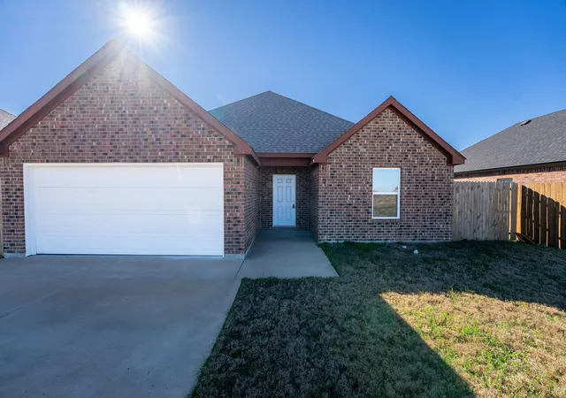 Photo 2 of Sale Pending at 1020 Springview Ln, Mabank, TX 75147 | MLS# 21190234 | Listing updated on 2026-07-24