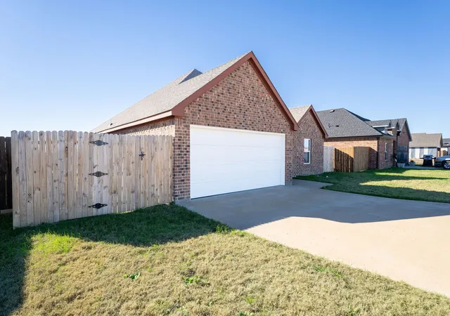 Photo 3 of Sale Pending at 1020 Springview Ln, Mabank, TX 75147 | MLS# 21190234 | Listing updated on 2026-07-24