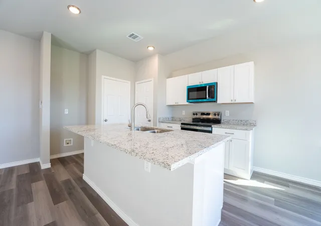 Photo 4 of Sale Pending at 1020 Springview Ln, Mabank, TX 75147 | MLS# 21190234 | Listing updated on 2026-07-24