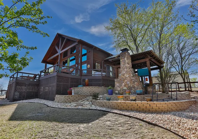 Photo 1 of Single family home for sale at 229 Southside Dr, Gainesville, TX 76240 | MLS# 21190980 | Listing updated on 2026-09-18