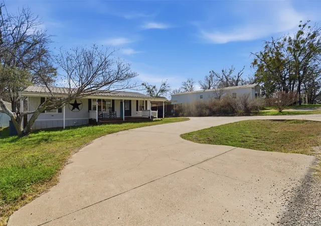 Photo 4 of Manufactured home for sale at 3011 N Sky Ct, Granbury, TX 76049 | MLS# 21182129 | Listing updated on 2026-09-04