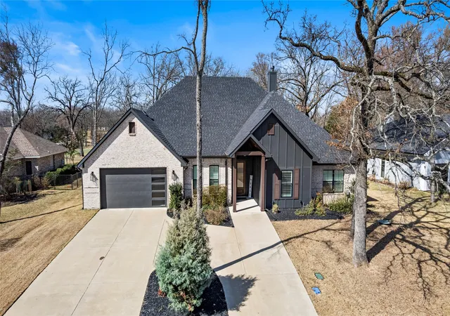 Homes for sale in Mabank, TX | 203 Colonial Dr, Mabank, TX 75156 | MLS# 21190781