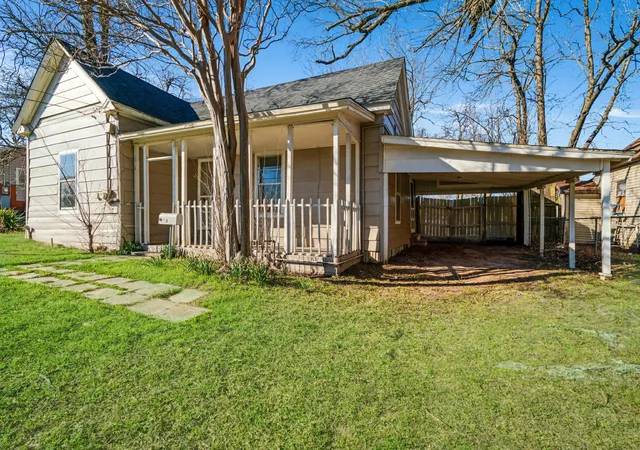 Photo 1 of Sale Pending at 1716 Maple Ave, Paris, TX 75460 | MLS# 21188859 | Listing updated on 2026-09-15