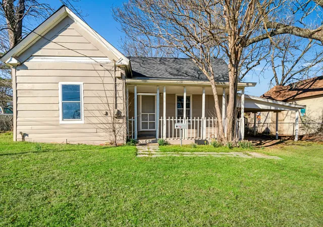Photo 2 of Sale Pending at 1716 Maple Ave, Paris, TX 75460 | MLS# 21188859 | Listing updated on 2026-09-15