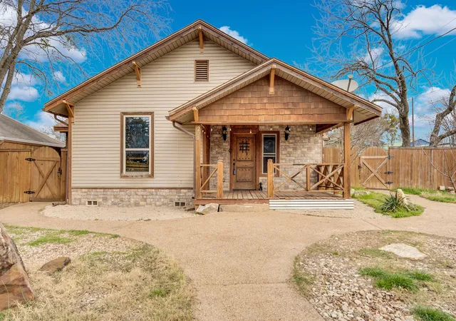 Homes for sale in Alvarado, TX | 200 W Davis Ave, Alvarado, TX 76009 | MLS# 21183703