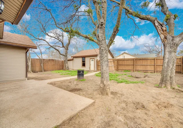 Homes for sale in Alvarado, TX | 200 W Davis Ave, Alvarado, TX 76009 | MLS# 21183703