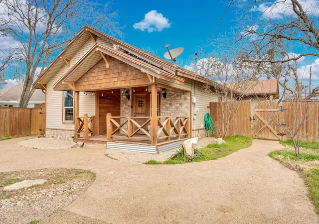 Homes for sale in Alvarado, TX | 200 W Davis Ave, Alvarado, TX 76009 | MLS# 21183703