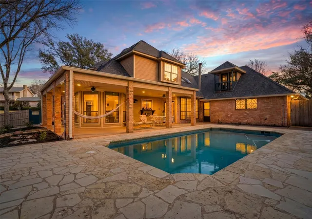 Homes for sale in Woodway, TX | 804 Wooded Crest Dr, Woodway, TX 76712 | MLS# 21189976