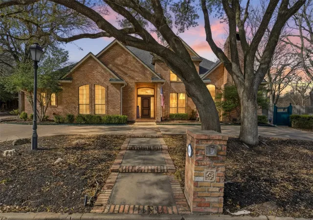 Homes for sale in Woodway, TX | 804 Wooded Crest Dr, Woodway, TX 76712 | MLS# 21189976