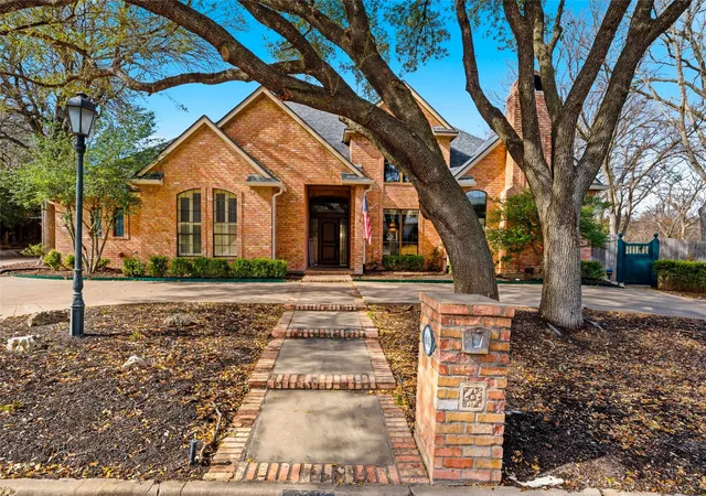 Homes for sale in Woodway, TX | 804 Wooded Crest Dr, Woodway, TX 76712 | MLS# 21189976