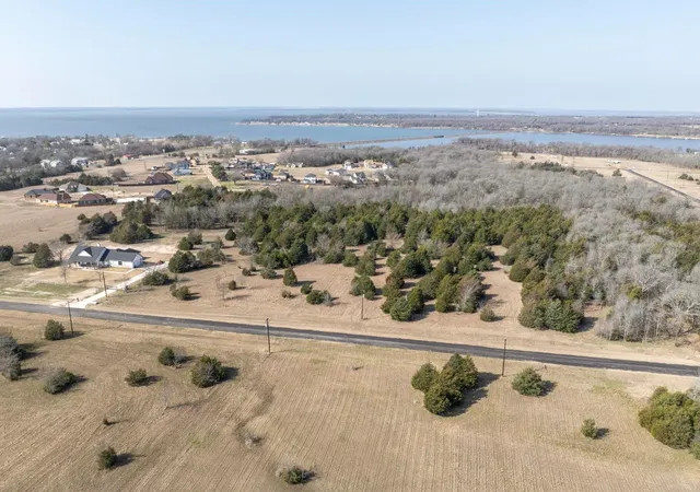Homes for sale in Point, TX | 54 Vintage Shores Dr, Point, TX 75472 | MLS# 21184155