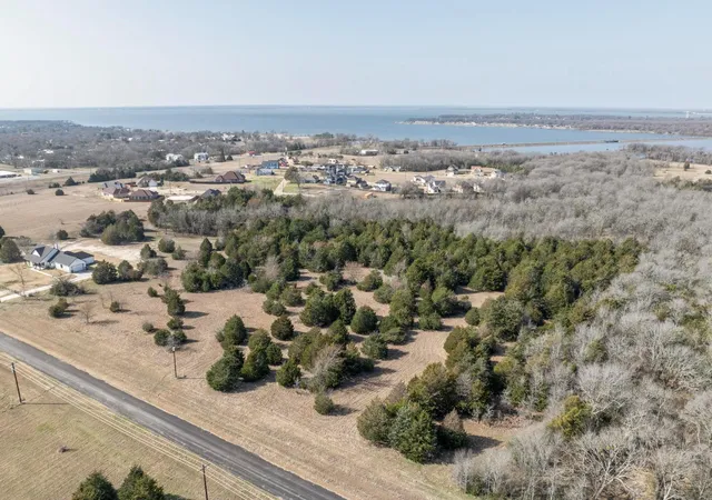 Homes for sale in Point, TX | 54 Vintage Shores Dr, Point, TX 75472 | MLS# 21184155