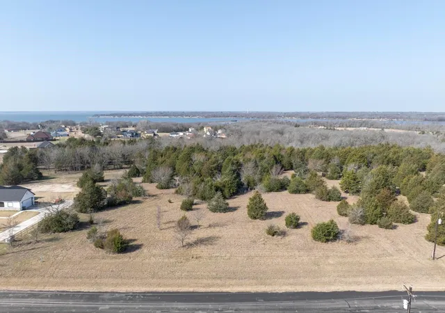 Homes for sale in Point, TX | 54 Vintage Shores Dr, Point, TX 75472 | MLS# 21184155