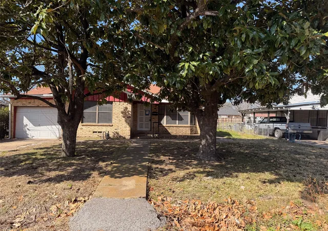 Photo 1 of Single family home for sale at 714 S Medora St, Terrell, TX 75160 | MLS# 21191209 | Listing updated on 2026-10-01