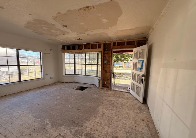 Photo 2 of Single family home for sale at 714 S Medora St, Terrell, TX 75160 | MLS# 21191209 | Listing updated on 2026-10-01