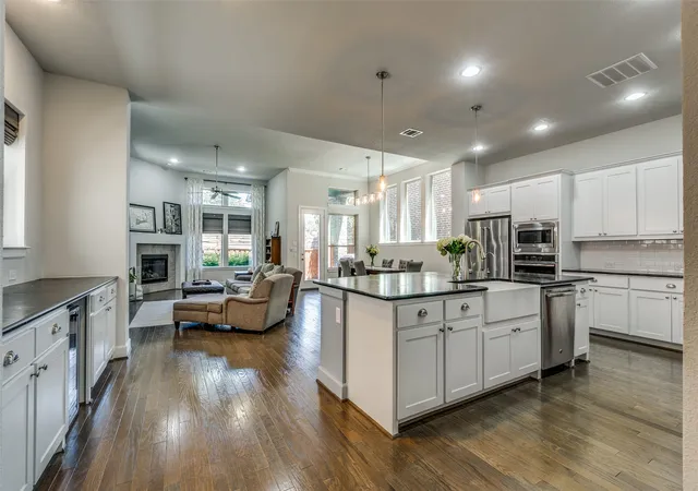 1st image of 10565 Plumwood Pkwy, Dallas, TX 75238 | MLS# 21191218