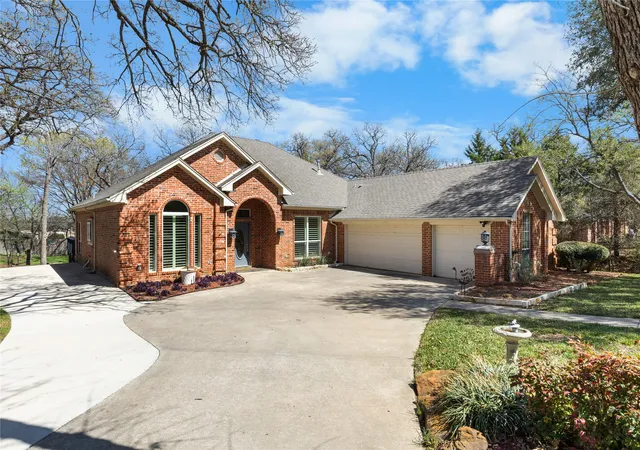 Photo 2 of Single family home for sale at 1007 Santa Fe St, Denton, TX 76205 | MLS# 21189547 | Listing updated on 2026-08-30