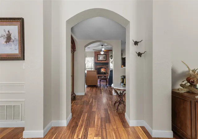 Photo 3 of Single family home for sale at 1007 Santa Fe St, Denton, TX 76205 | MLS# 21189547 | Listing updated on 2026-08-30
