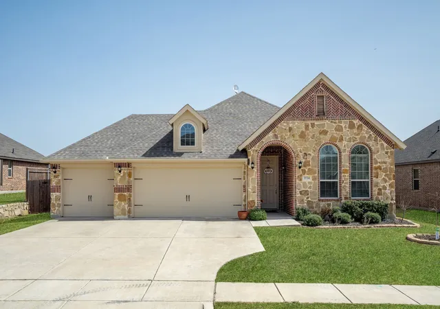 Homes for sale in Krum, TX | 3724 Ranchers Rdg, Krum, TX 76249 | MLS# 21187947