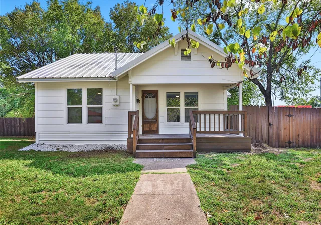 Homes for sale in Commerce, TX | 1005 N Neal St, Commerce, TX 75428 | MLS# 21191489
