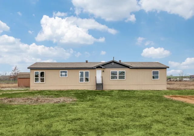 Homes for sale in Collinsville, TX | 140 Terri Dr, Collinsville, TX 76233 | MLS# 21190779