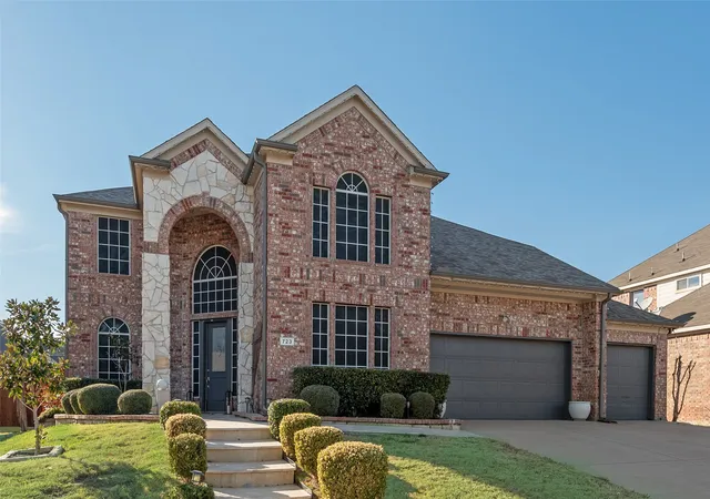 Photo 2 of Single family home for sale at 723 Creekstone Dr, Cedar Hill, TX 75104 | MLS# 21191008 | Listing updated on 2026-08-22