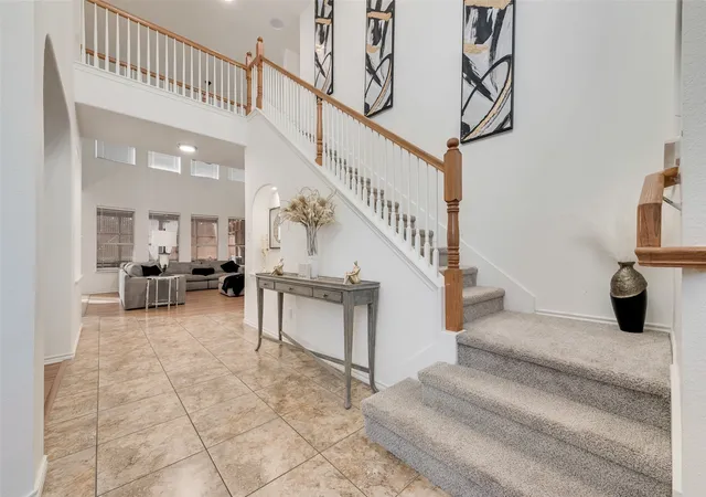 Photo 3 of Single family home for sale at 723 Creekstone Dr, Cedar Hill, TX 75104 | MLS# 21191008 | Listing updated on 2026-08-22