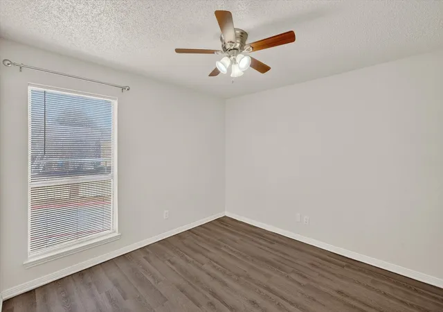 2nd image of 1212 Horizon Trl, Arlington, TX 76011