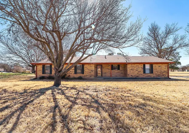Homes for sale in Gainesville, TX | 104 Navajo Trl, Gainesville, TX 76240 | MLS# 21188886