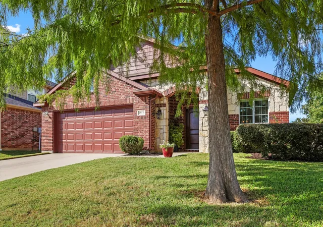 Photo 2 of Sale Pending at 1917 Prescott Downs Dr, Denton, TX 76210 | MLS# 21191730 | Listing updated on 2026-08-18