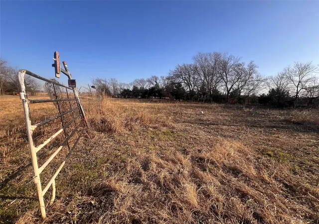 Homes for sale in Trenton, TX | 3915 Fm 815, Trenton, TX 75490 | MLS# 21182894