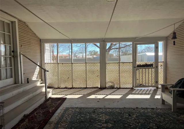Photo 4 of Single family home for sale at 316 E Spring St, Henrietta, TX 76365 | MLS# 21191992 | Listing updated on 2026-08-23