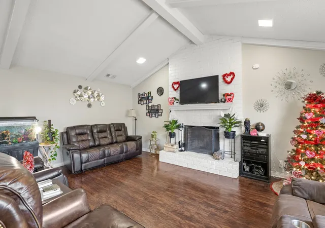 Photo 3 of House for sale at 2103 Easy St, Tyler, TX 75703 | MLS# 21189316 | Listing updated on 2026-08-28