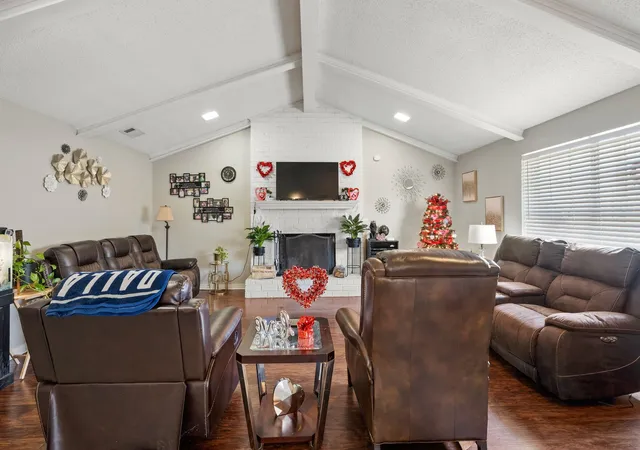 Photo 4 of House for sale at 2103 Easy St, Tyler, TX 75703 | MLS# 21189316 | Listing updated on 2026-08-28