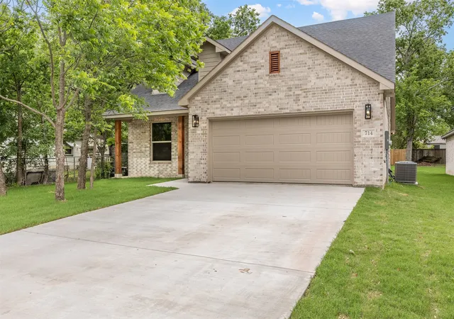 Photo 1 of Single family home for sale at 714 E Mcgee St, Sherman, TX 75090 | MLS# 21191225 | Listing updated on 2026-09-25